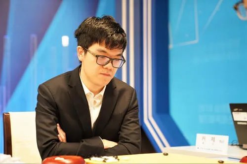 柯洁对韩国棋手已13连胜，他距离各路前辈大神还有多远距离？