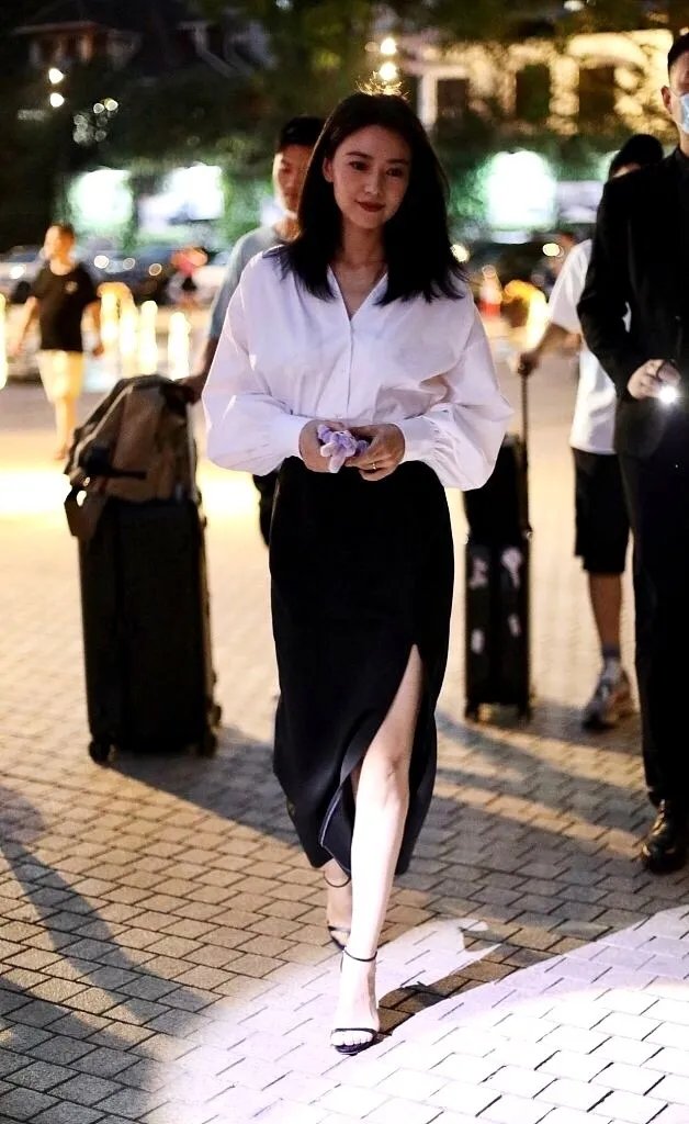 高圆圆生图气色憔悴，但依旧有着什么样的气质？