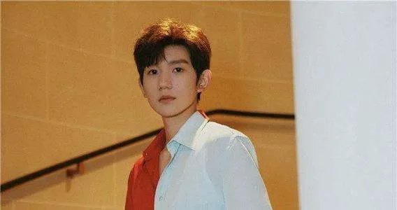 王源吸烟门后首次现身新闻联播，他的道歉你接受吗？