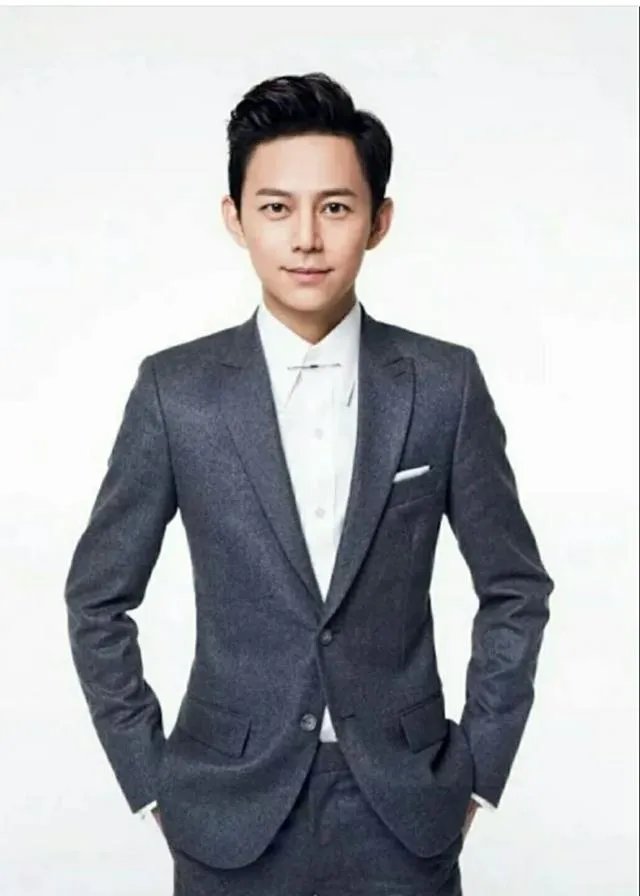 各个卫视的主持人的收入一般是多少?