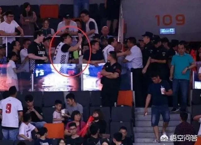 辽粤之战G4，广东主场出现球迷冲突互殴，你怎么看球迷的行为？