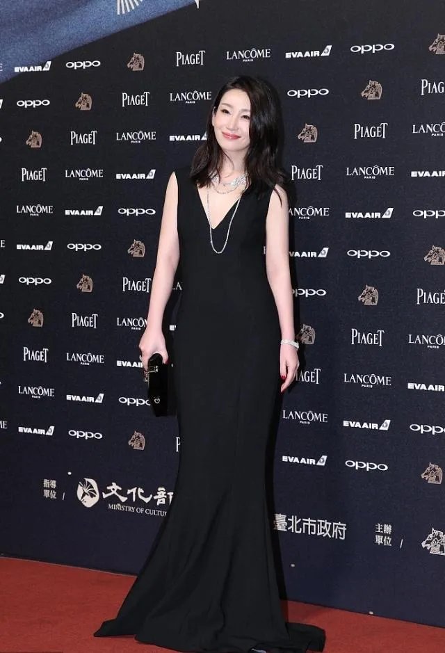 2017金马奖颁奖典礼上，谁的礼服更耀眼？