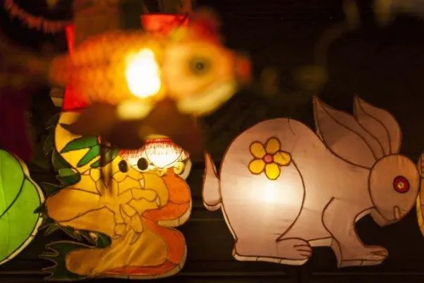 中秋假期1.05亿人次出游，哪些中秋“老习俗”过出了新花样？