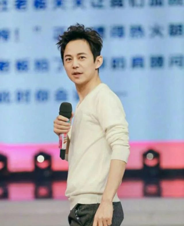 各个卫视的主持人的收入一般是多少?