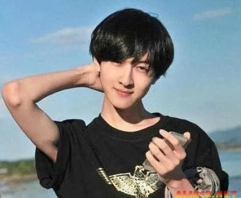 丹东男孩因美貌走红韩国 细数韩国妖艳的美男