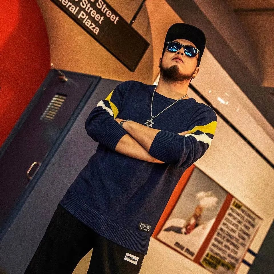 纯情犀利哥之前笔名叫亲王的时候都写过哪些小说？最好全一点