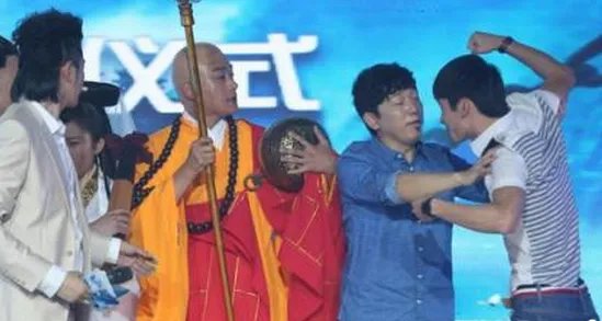 刘芮麟裤裆凸起的照片 刘芮麟打佟大为实为新片宣传戏码