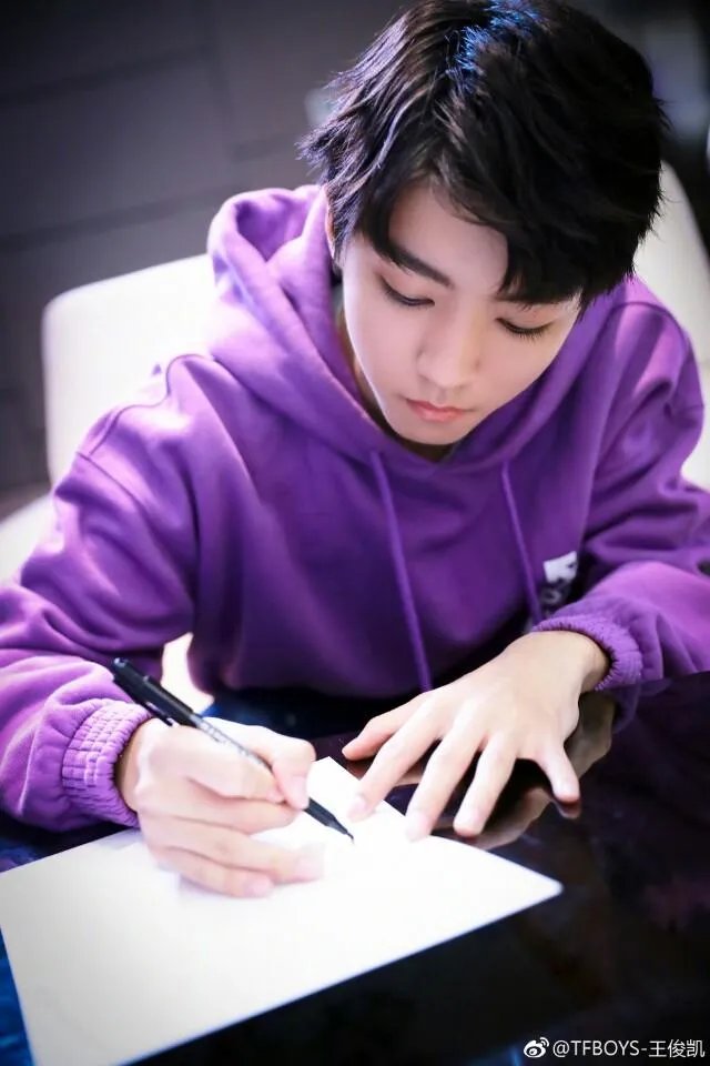 关于王俊凯提问霍金，你怎么看？