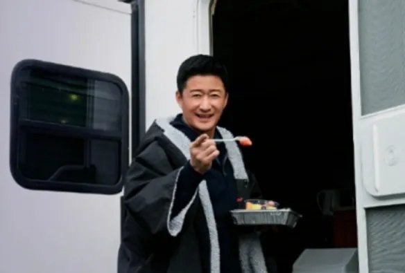 谢霆锋微博晒吴京合照:让中国功夫电影再次走向世界