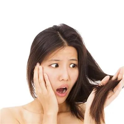 额头头发白是什么原因 