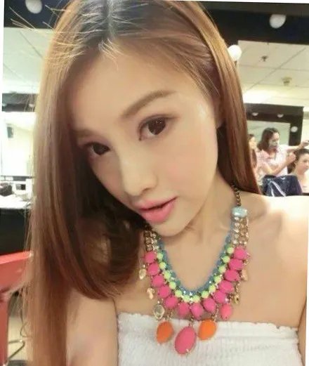 41岁台湾辣妈网络走红 童颜巨乳常被人认为是90后