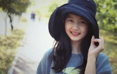 黄磊女儿多多被造谣，所在学校否认开除黄多多，黄磊全家已报警，怎么回事？