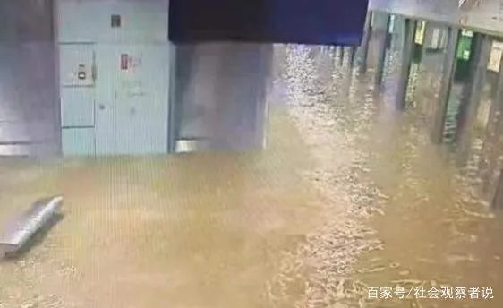 在郑州地铁5号线车厢里给大家鼓劲儿的女子去世了，她是如何“掉队”的？