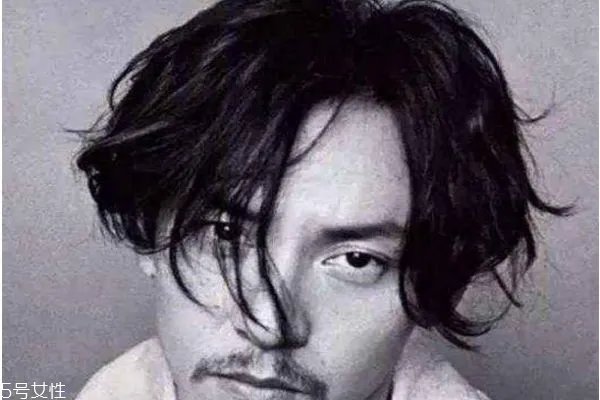 男生长发发型有哪些 男生留长发有几种发型