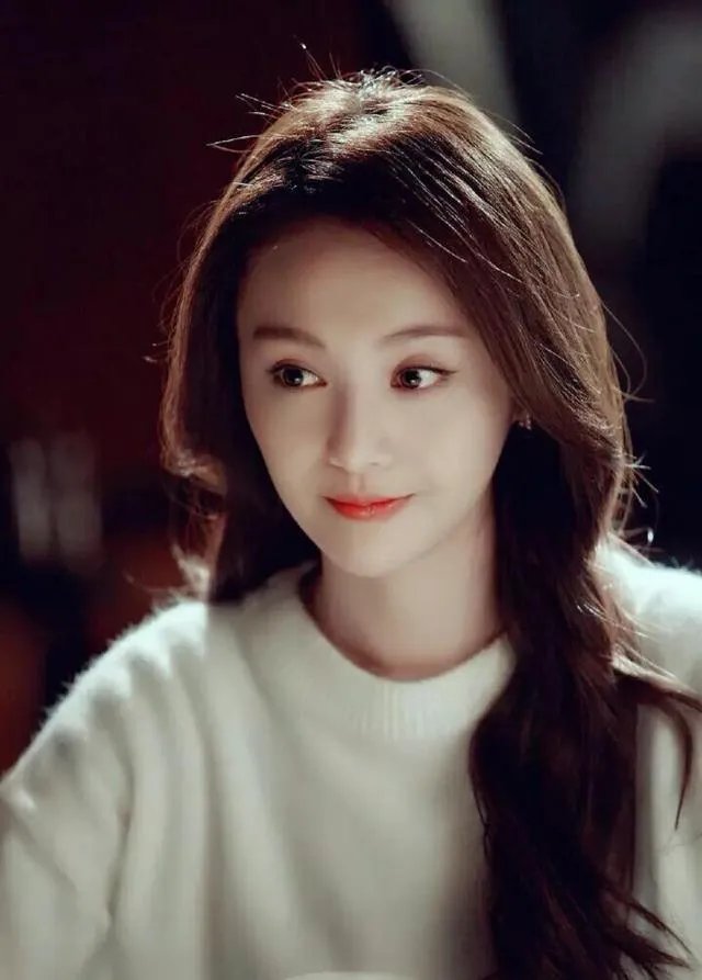 你们觉得郑爽整容前漂亮还是整容后漂亮？