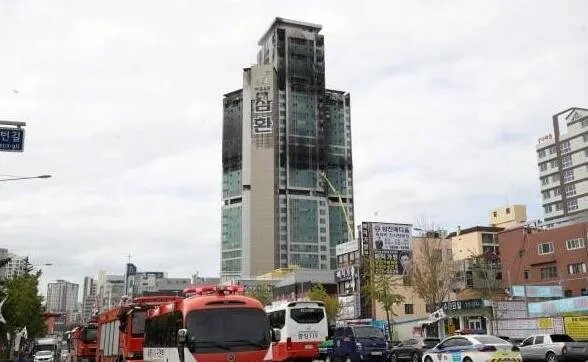 韩国33层建筑大火致93人受伤是怎么回事 消防局:目前大火已被扑灭