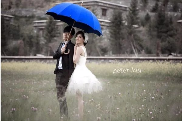 谁有谢娜和张杰的婚纱照呀？