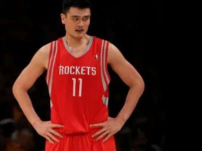 姚明重返火箭更衣室为休城捐十万？