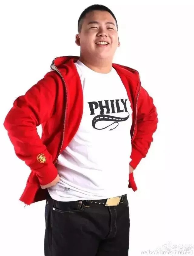 郭麒麟最近在拍戏时脸部受伤，你觉得他做为一个星二代还那么努力为什么？