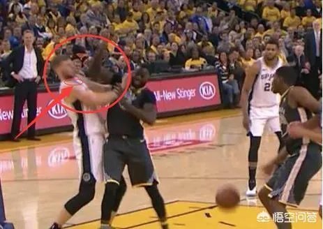 如何看待格林今天在对阵马刺队的恶意犯规?