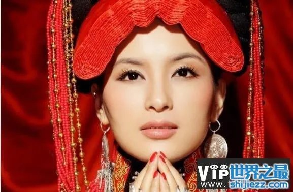 彝族第一美女：玛嘿阿依，选美大赛上惊艳众人(多图) 