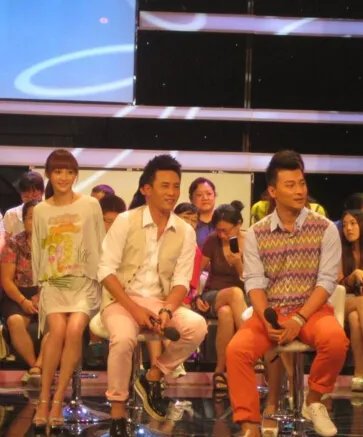 年度大戏北京青年首映礼隆重开幕  赵宝刚力邀师生共参与