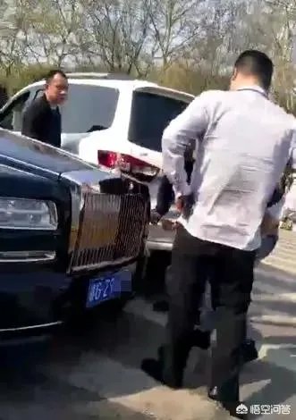 江西一SUV撞上劳斯莱斯,关于这种豪车车祸你觉得应该怎么赔?