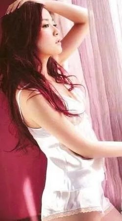 刘谦嫩模女友私房照曝光 魔法背后的豪宅生活