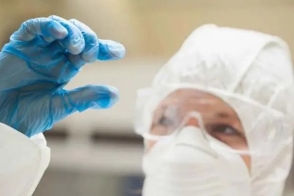 据报道称陕西新增1例本土确诊病例，她的行程轨迹是怎样的？该如何防范？