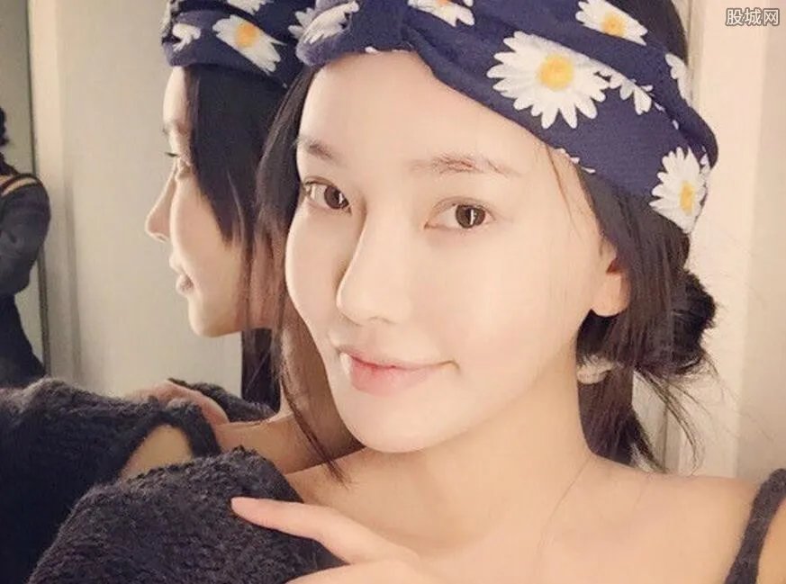 童菲的胸罩掉了 童菲一夜之间成了热搜
