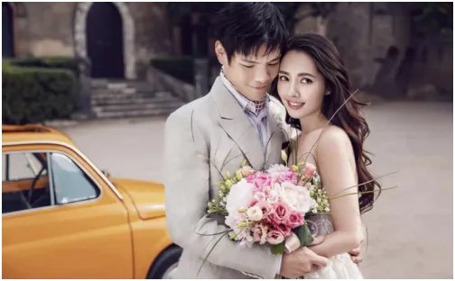 向佐晒与郭碧婷合影并高调表白，他们夫妻有哪些相处之道？