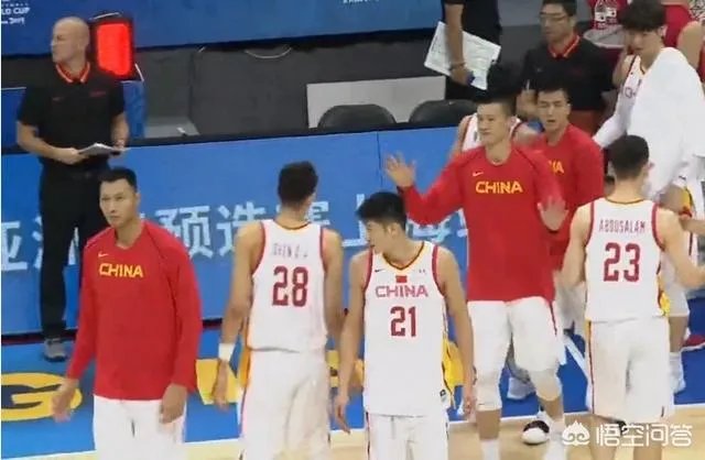 中国男篮红蓝两队合并首战101:52大胜叙利亚，如何评价本场比赛？