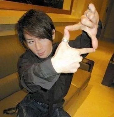 刘谦嫩模女友私房照曝光 魔法背后的豪宅生活