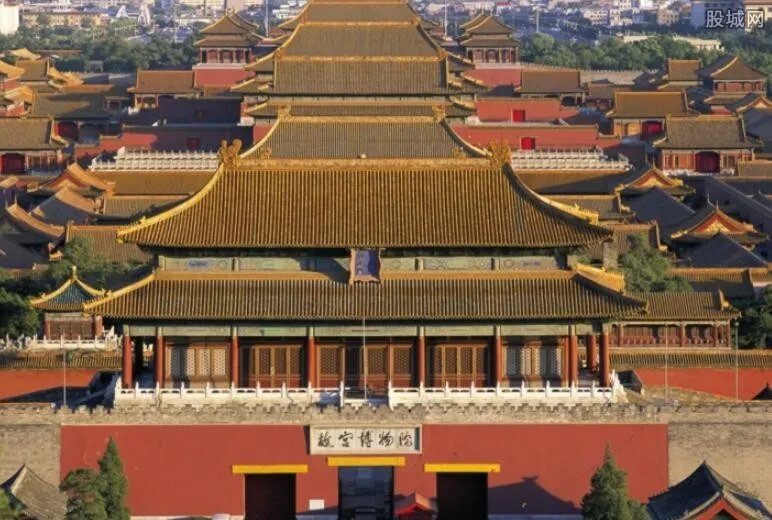 故宫文物铜缸刻字“到此一游” 梁齐齐你摊上大事了