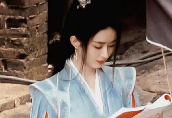 赵丽颖的新剧《与凤行》路透造型遭吐槽,高马尾是古装仙侠不变的标配吗?