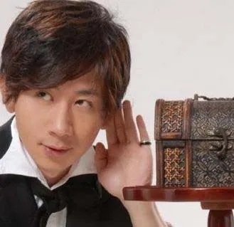 刘谦嫩模女友私房照曝光 魔法背后的豪宅生活