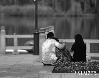 醉男跳湖寻夏雨荷留下妻儿三人相依为命