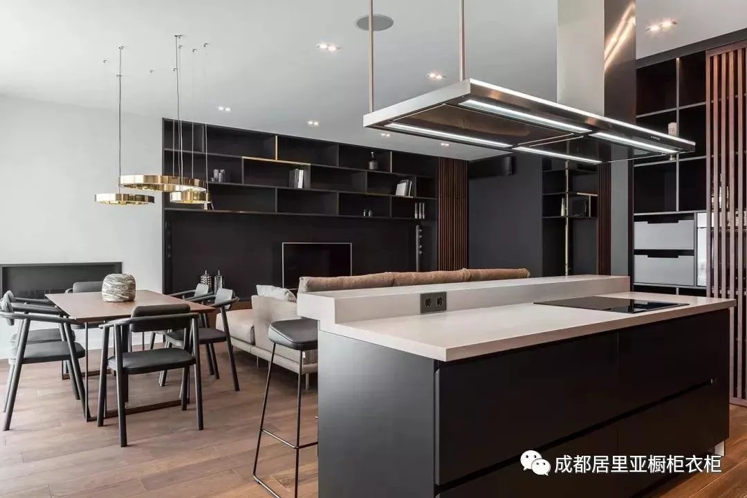 热烈庆贺居里亚成功入驻苏宁易购电商平台