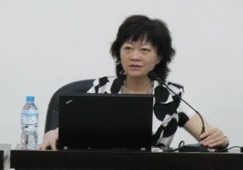 幸福魔方中除了张怡筠博士，另外那个看上去年龄稍长的女博士叫什么？