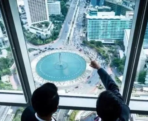 上海空姐骗走亲友900万，她是怎么做的？