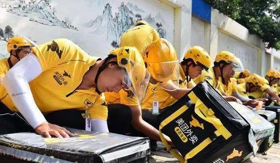 骑手因殴打用户而被美团永久拉黑，你赞成美团这一处理方式吗？