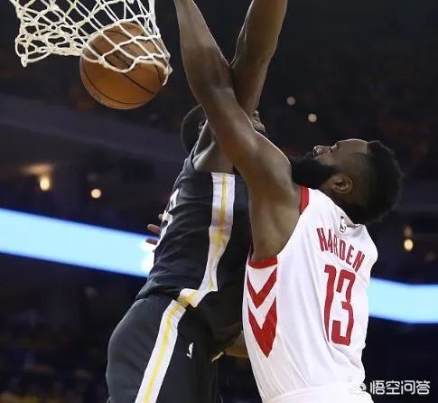 格林再次打到哈登眼睛，再次主动道歉。格林真的是无意的，还是装无辜？