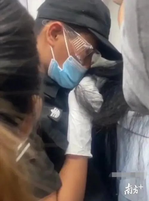 深圳地铁是如何回应安全员闻女乘客头发一事的？