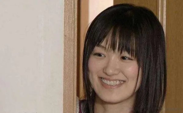 小千代图片长大后 和小时候照片对比简直是两个人