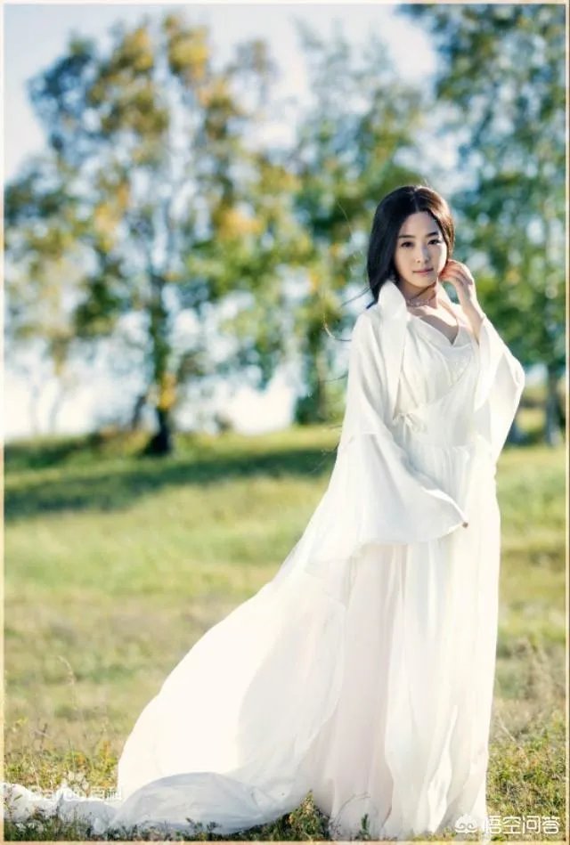 张含韵撞脸石原里美，那么她能像十元那样从事业低谷逆袭翻红吗？