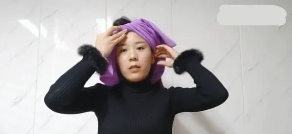 怎么用毛巾包头发图解