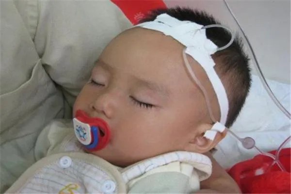 山西1岁男童打点滴后死亡，这么小的孩子能打点滴吗？