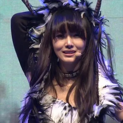 李贞贤演唱会高清图片曝光 录节目畅谈演艺路