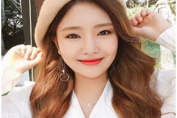 好看的长卷发发型图片 蛋糕卷发型