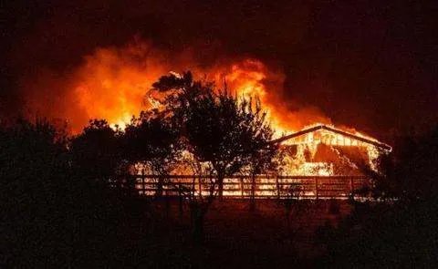 美国加州72小时遭上万次雷击是怎么回事？